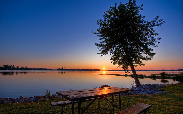 Anochecer lago, puesta de sol, árbol, mesa, silla, Anochecer, lago, puesta de sol, árbol, mesa, silla, Fondo de pantalla HD