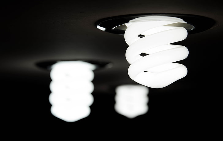 lampadine a spirale bianche accese, luci, Sfondo HD
