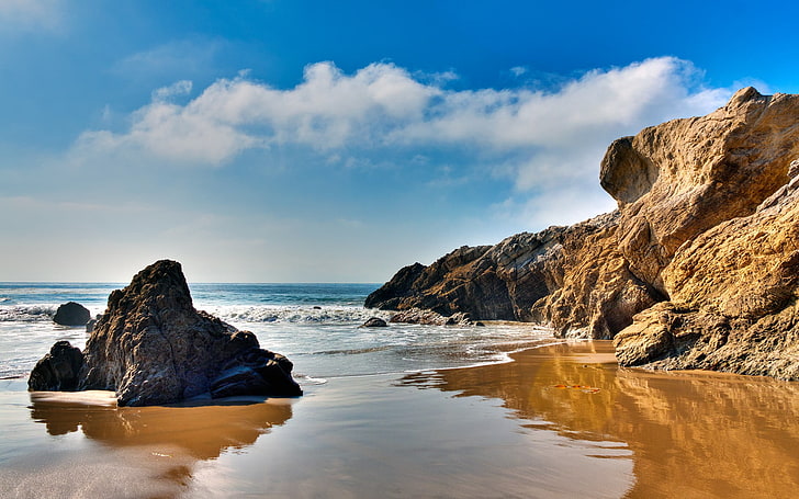 formation rocheuse devant la mer pendant la journée, paysage, plage, mer, côte, rocher, nuages, Fond d'écran HD