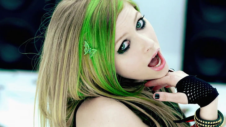 Avril Lavigne, Avril Lavigne, otwarte usta, piosenkarka, zielone włosy, celebrytka, Tapety HD