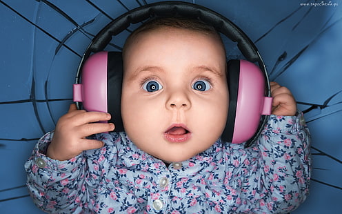 rosa och svarta trådlösa hörlurar, utan titel, hörlurar, blå ögon, baby, HD tapet HD wallpaper