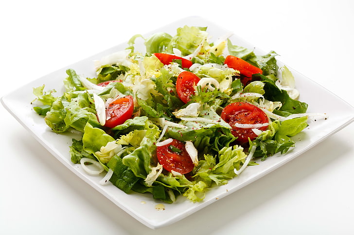 insalata di verdure e piatto bianco, insalata, piatto, sfondo bianco, Sfondo HD