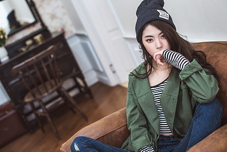 Chae Eun, coreana, asiatica, donna, bruna, occhi castani, jeans, vestiti a strisce, Sfondo HD HD wallpaper