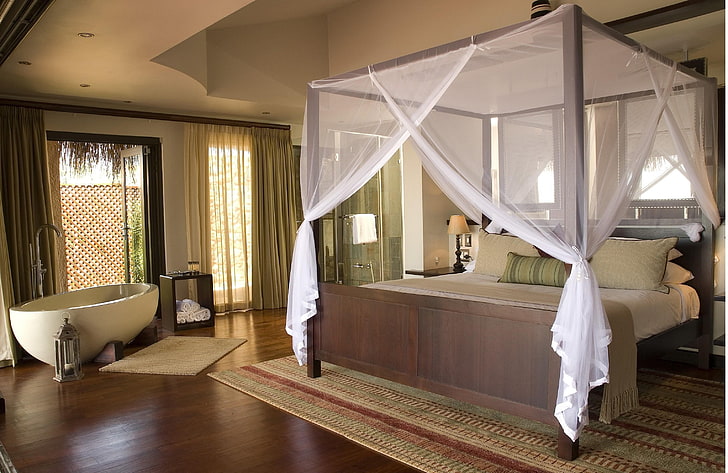 коричневая деревянная кровать с балдахином и ванна, дизайн, стиль, комната, кровать, интерьер, подушка, окно, квартира, коричневый, спальня, бежевый, HD обои