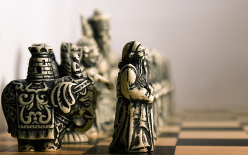beige and black chess pieces, photography, chess, board games, closeup, HD wallpaper HD wallpaper