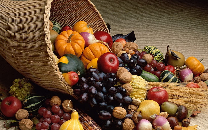 cesto di frutta a colori assortiti, cestini, zucca, mele, uva, frutta, grano, Sfondo HD