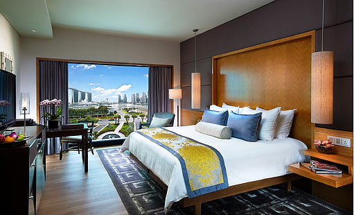 коричневая деревянная каркас кровати и тумбочка, цветы, дизайн, город, стиль, стол, лампа, комната, вид, кровать, интерьер, кресло, подушка, окно, Сингапур, спальня, HD обои HD wallpaper