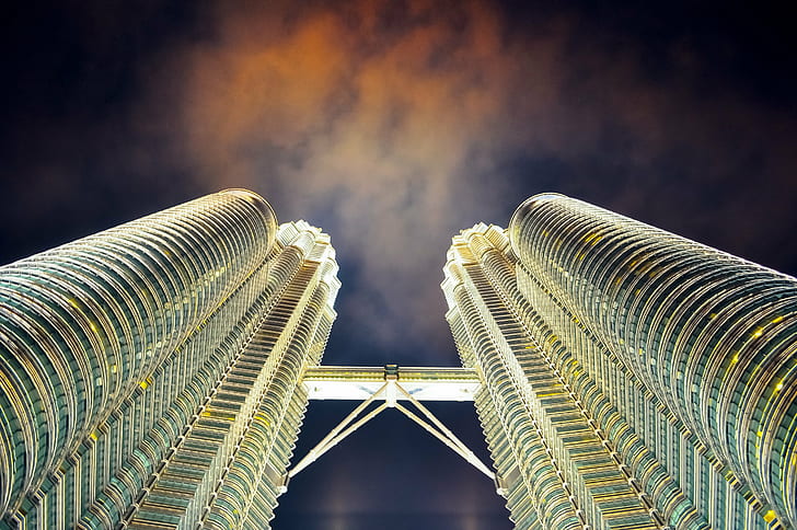 tvillingtornbyggnad, stående högt, tvillingtorn, tornbyggnad, malaysia, KL, Kuala Lumpur centrum, klcc, tvillingtorn, petronas, byggnad, nattfotografering, byggnader, lång, taipei 101, mask, centrum, ljus, malay, SE Asien, Östasien, orientera, backpacking, Nikon D90, spara, radera, hotbox, ocensurerad, grupp, utforska, cool, uncool, arkitektur, Petronas Towers, skyskrapa, företag, berömd plats, torn, byggd struktur, stadsbild, stadsbild, HD tapet
