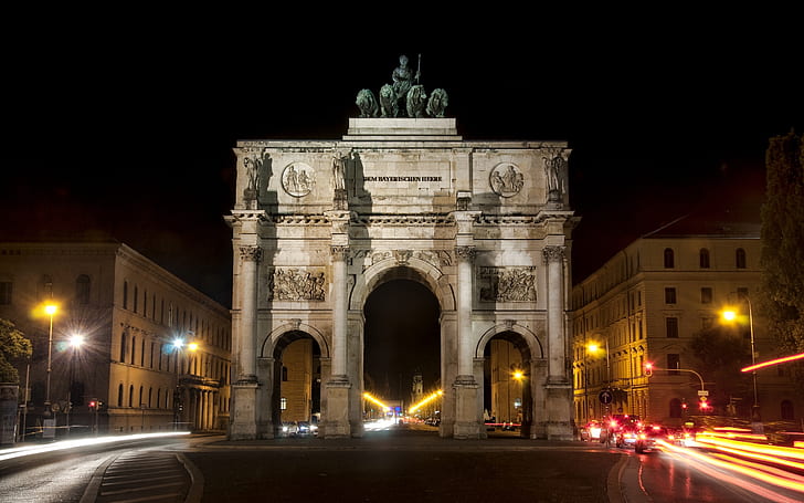 Siegestor Munich, hito de hormigón blanco, tres, arqueado, triunfal, arco, noche, ciudad, Fondo de pantalla HD