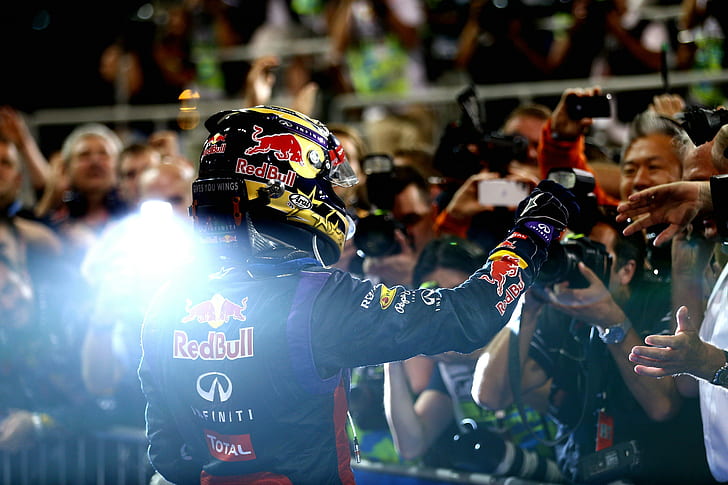 Sebastian Vettel, vainqueur champion F1, Sebastian, Vettel, vainqueur, champion, F1, Red Bull, compétition, Premier, un, 1, casque de champion, ventilateurs, Formule 1, Fond d'écran HD