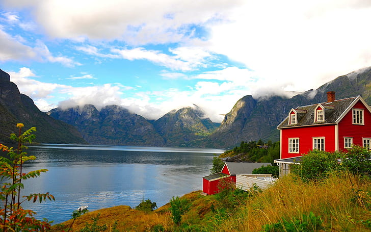 Noruega Pasión, casa de madera roja y gris, playas, montañas, naturaleza, cielos, hermosa, casa, fiordo, azul, nubes, 3d y abstracto, Fondo de pantalla HD