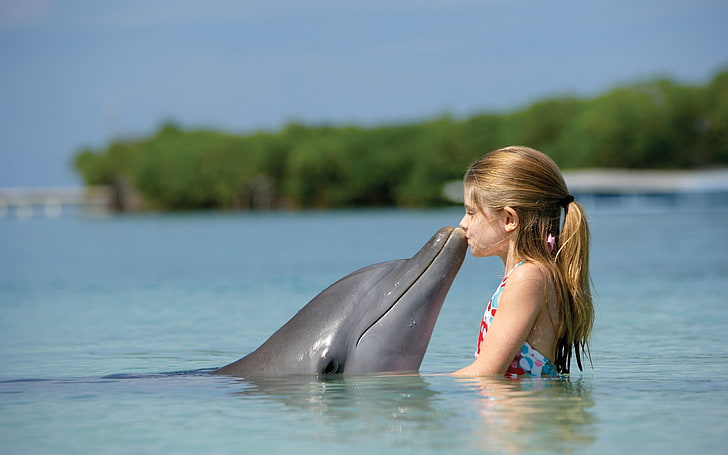 liten flicka, delfin, barn, vatten, djur, hästsvans, HD tapet