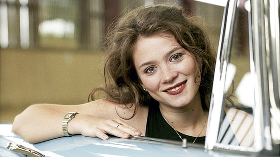 Anna Friel, bruna, occhi nocciola, sorridente, macchina, Sfondo HD HD wallpaper