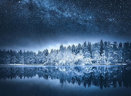 水と木の体、水の体の横の木、自然、風景、雪、天の川、湖、星空、水、反射、森林、秋、木、フィンランド、長時間露光、 HDデスクトップの壁紙 HD wallpaper