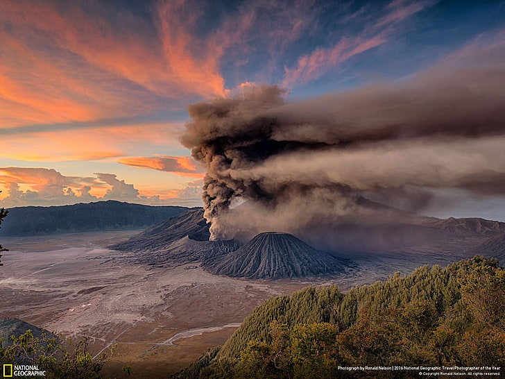 Маунт Бромо Санрайз Извержение-2016 National Geographic .., черный дым, HD обои