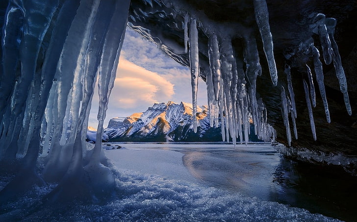 isskåror, grotta, is, berg, vinter, snöig topp, sjö, Banff National Park, Kanada, natur, landskap, himmel, istapp, snö, HD tapet