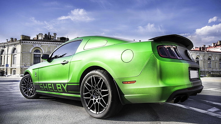 Ford Cobra Shelby Coupe verde en carretera de hormigón gris, Shelby, coche, Fondo de pantalla HD