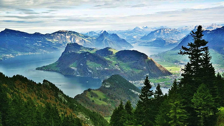 фотография с высоты птичьего полета зеленого холма, природа, пейзаж, горы, лес, озеро, Альпы, лето, город, деревья, панорамы, HD обои