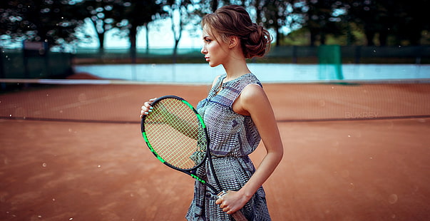 женщины, модель, брюнетка, глубина резкости, платье, профиль, теннисные ракетки, теннисные корты, женщины на природе, HD обои HD wallpaper