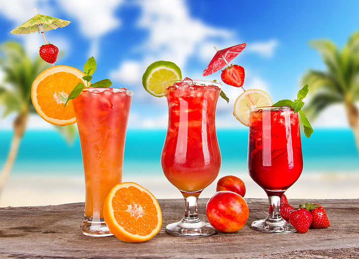 tre bicchieri trasparenti, ghiaccio, estate, frutti di bosco, limone, arancia, bicchieri, fragola, ombrelli, lime, frutta, agrumi, cocktail, Sfondo HD