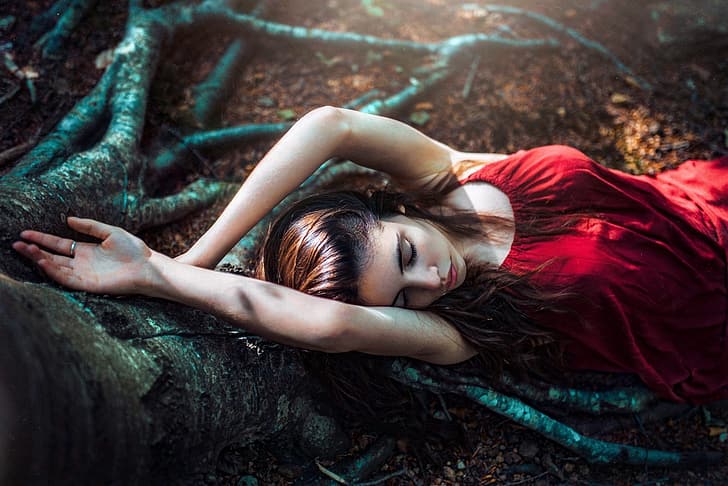 forest, the sun, nature, roots, pose, tree, makeup, dress, hairstyle, lies, brown hair, beautiful, in red, bokeh, he closed his eyes, The moon, on earth, Gustavo Terzaghi, HD wallpaper