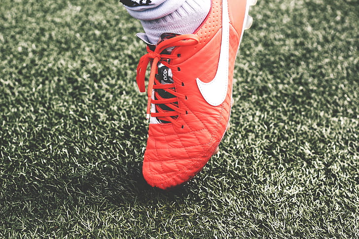 Nike, buty piłkarskie, trawnik, Tapety HD