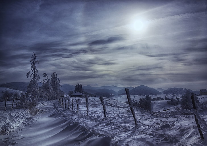 farm road, winter, road, circle, Sun, mountains, snow, trees, Halo, fence, frost, cold, cottage, clouds, nature, landscape, HD wallpaper