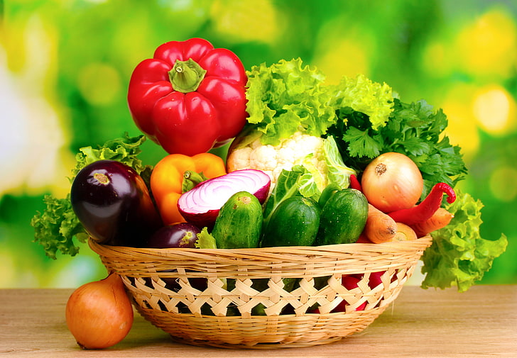 lote de verduras de colores variados, verduras, canasta, fondo verde, jardín, verduras, Fondo de pantalla HD