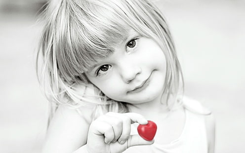 kleines Mädchen, einfarbig, selektive Färbung, Kinder, lächelnd, HD-Hintergrundbild HD wallpaper