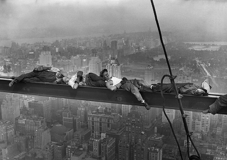 parodia di Lunch In cima a un grattacielo, costruzione, altezza, casa, lavoro, bianco e nero, New York, Sfondo HD