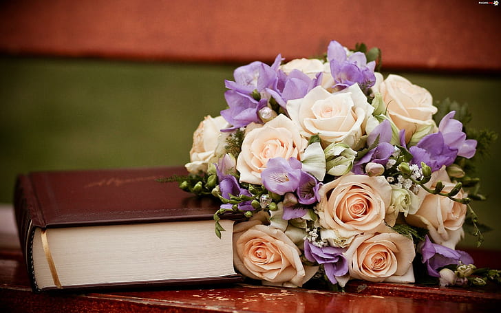 Book & Bouquet Of Roses, książka, martwa natura, róże, bukiet, przyroda i krajobrazy, Tapety HD