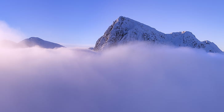 alta montagna di neve con nebbia, sopra e oltre, alta montagna di neve, nebbia, Scozia, West Highlands, Glencoe, Buachaille Etive Mor, Sron, na, Creise, montagna, neve, natura, picco di montagna, inverno, paesaggio, all'aperto, ghiaccio, paesaggi, blu, Sfondo HD