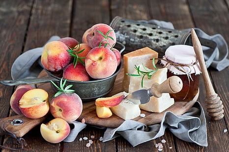 красное яблоко, фрукты и баночка с медом digital art, еда, персики, сыр, деревянная поверхность, мед, фрукты, банки, HD обои HD wallpaper
