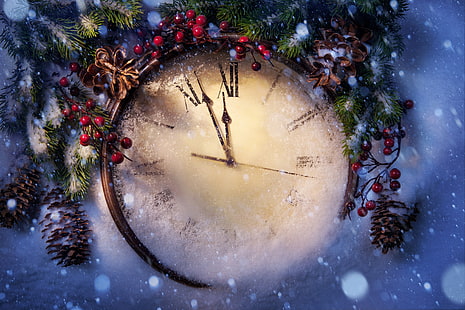 orologio analogico rotondo beige con cornice in legno marrone, inverno, neve, vacanze, Capodanno, Natale, orologio, Sfondo HD HD wallpaper