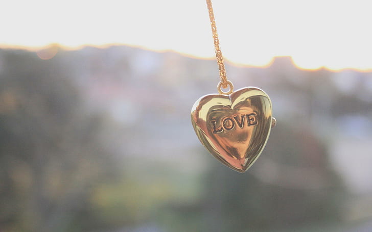 Collier coeur, collier pendentif en relief d'amour or, photographie, 2560x1600, coeur, amour, collier, Fond d'écran HD