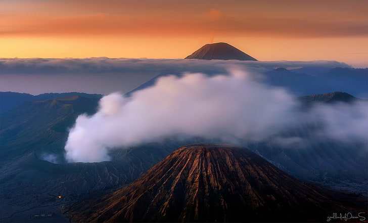 niebo, chmury, zachód słońca, mgła, Indonezja, Jawa, Tengger, kompleks wulkaniczny - Caldera TenGer, aktywny wulkan Bromo, Tapety HD