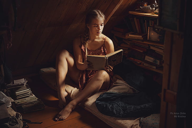 Kristina, Anton Zhilin, libri, lettura, piedi, piedi nudi, vestito, spalle nude, Sfondo HD
