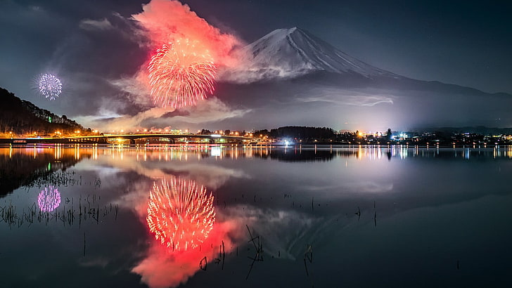 反射、自然、花火、空、水、湖、富士山、日本、川口湖、祭り、夜、観光名所、夜、アジア、 HDデスクトップの壁紙