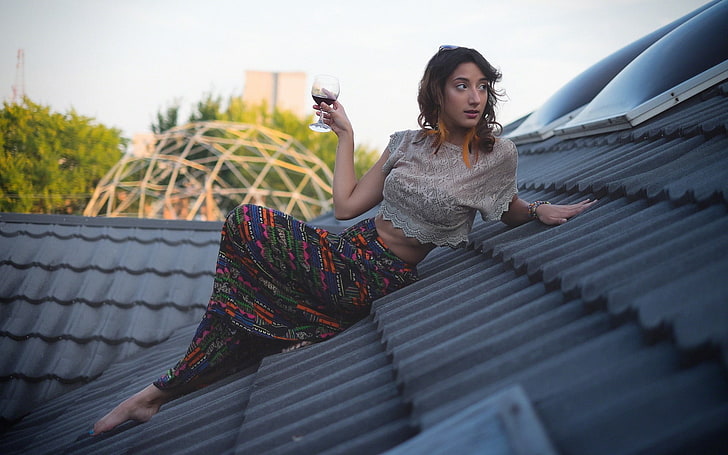 atap rumah, wanita, anggur, model, tanpa alas kaki, Wallpaper HD