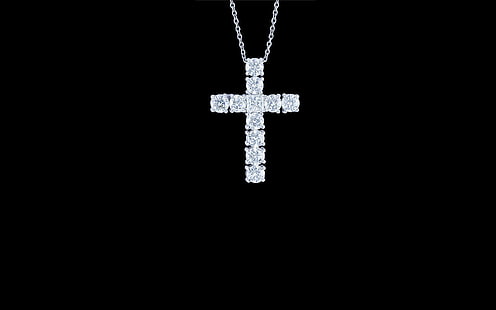 wisiorek z krzyżem w kolorze srebra z bezbarwnymi kamieniami szlachetnymi, kamieniami, łańcuszkiem, krzyżem, Tapety HD HD wallpaper