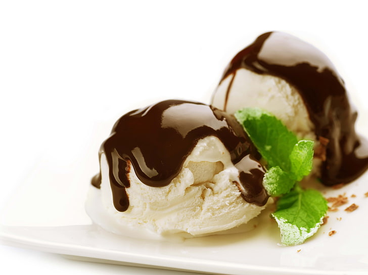 ice cream with chocolate, ice cream, chocolate, leaves, cream, plate, white background, HD wallpaper