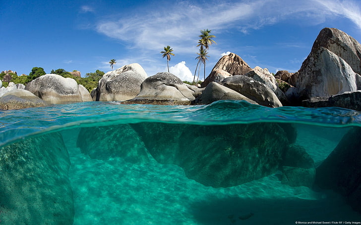 badan air dekat formasi batuan, alam, laut, lanskap, pemandangan terbelah, pantai, air, Wallpaper HD