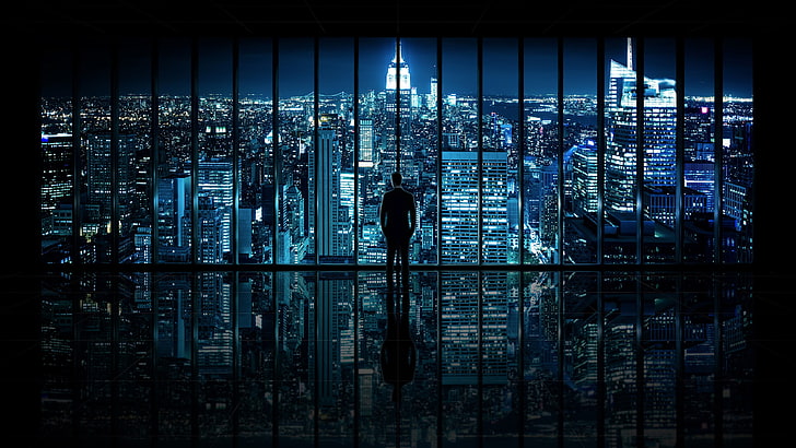 tenue de ville noire, photo gros plan du bâtiment, nuit, Gotham City, fenêtre, panneaux, paysage urbain, réflexion, bleu, cyan, costumes, Fond d'écran HD