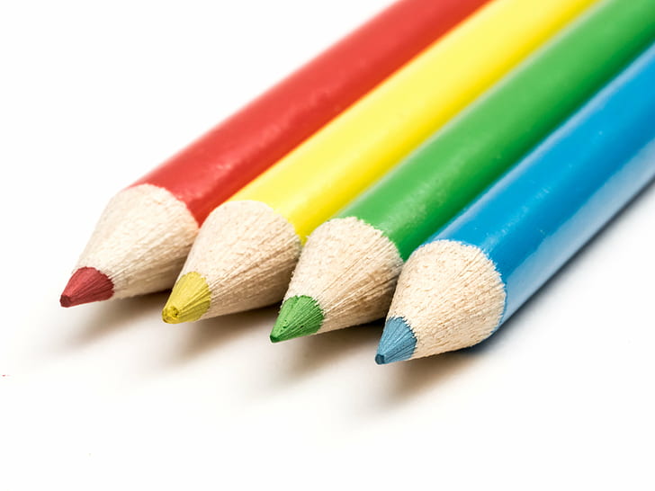 четири сини, зелени, жълти и червени цветни моливи, оцветяване, син, зелен, червен цвят, цветни моливи, 60 мм, макро, M1, OM, DE, Olympus, Zuiko Digital, едър план, цветен, молив за оцветяване, цифров- камера, зелен, на закрито, оловна линия, без огледало, обект, молив, училищни пособия, остър, неподвижен, неща, бял, фон, дърво, писане, жълт, многоцветен, цветове, син, образование, дърво - материал, червен, творчество, HD тапет