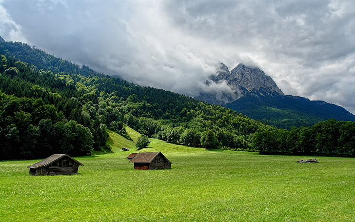 braunes Holzhaus, Berge, Ebene, Hütten, Wolken, Rauch, Himmel, HD-Hintergrundbild