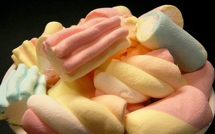 Makanan Candy Marshmallow Desktop, marshmallow pink, kuning, dan biru, makanan, permen, desktop, marshmallow, Wallpaper HD