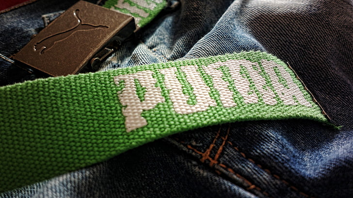 correa de bolso Puma verde, Puma, jeans, cinturón, primer plano, Fondo de pantalla HD