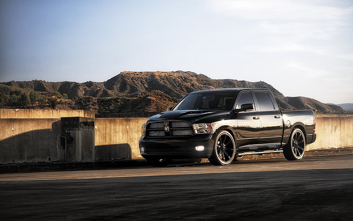 czarny Dodge Ram 1500 załoga ciężarówka z kabiną, odbicie, czerń, tuning, cień, jeep, Dodge, napędy, pickup, przód, 1500, Ram, REM, góry. niebo, Tapety HD