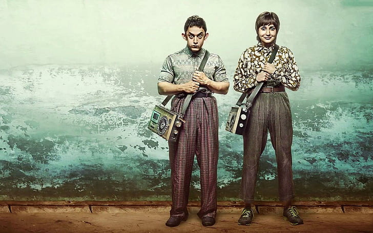 Aamir Khan Anushka Sharma Pk Pose, film, film bollywood, bollywood, 2014, Wallpaper HD
