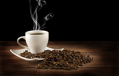 bündel kaffeebohnen, tisch, kaffee, heiß, getreide, paare, tasse, getränk, HD-Hintergrundbild HD wallpaper